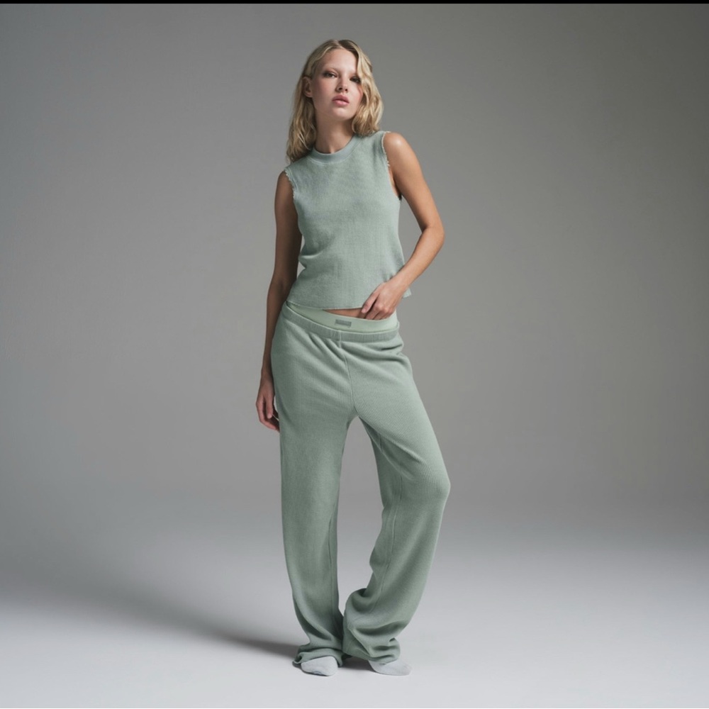 Women's SKIMS lounge set; color:vapor